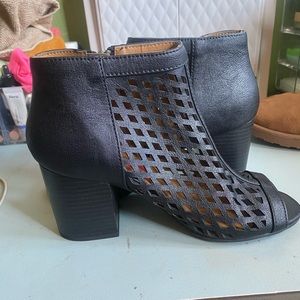 Ankle wedges booties